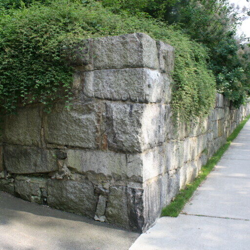 Reservoir wall