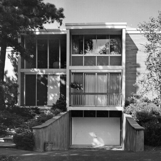 11 Reservoir Road, 1968. (R. Cheek) Courtesy
of the Cambridge Historical Commission.